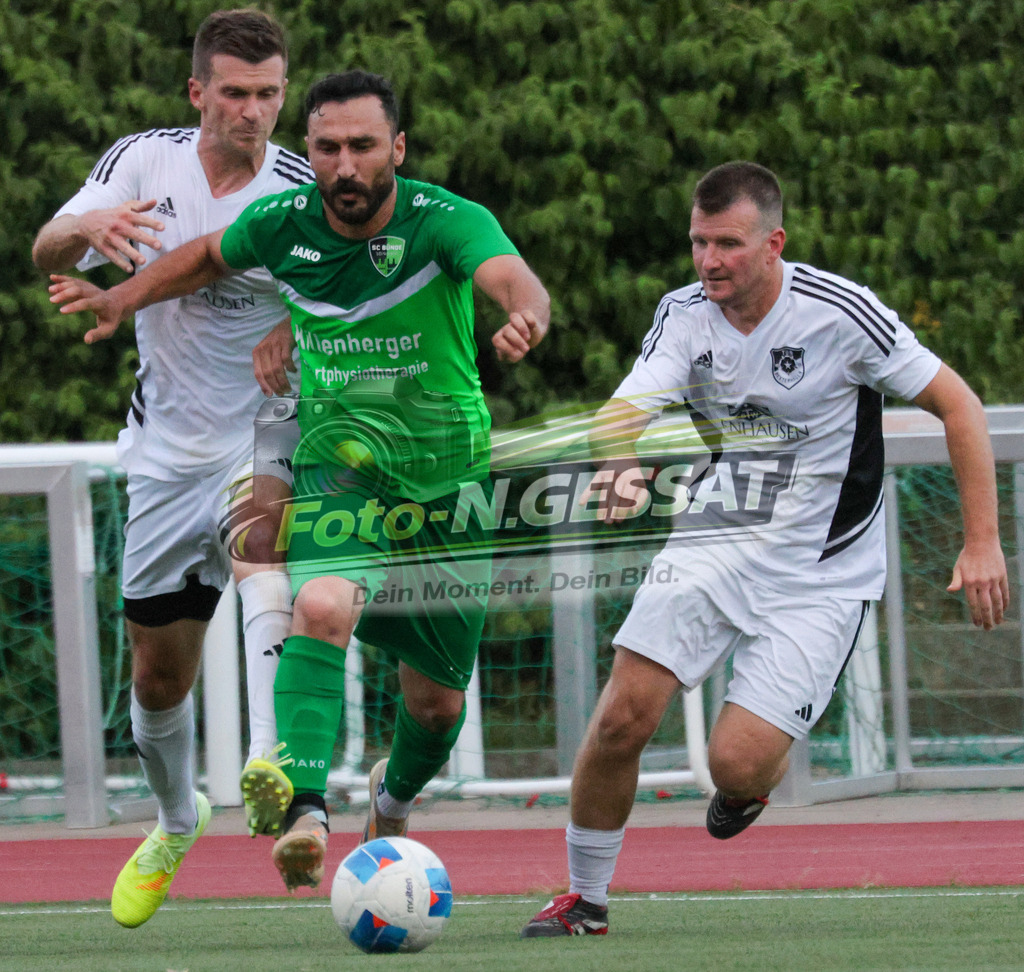 SC Bünde - TuS Bexterhagen | Auf dem Bild zu sehen: grün SC Bünde: ; weiß TuS Bexterhagen:  SC Bünde, TuS Bexterhagen, Saison 26/27, Testspiel, Hunnebrock, Deutschland - Realisiert mit Pictrs.com