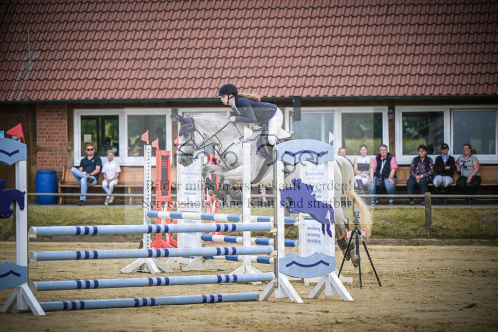 DOS_3024 | Entdecke hochwertige Reitturnierfotos von Foto Oger. Professionell, emotional und authentisch – jetzt Lieblingsmomente im Shop bestellen.Deutschlandweite Turnierfotografie. - Realisiert mit Pictrs.com