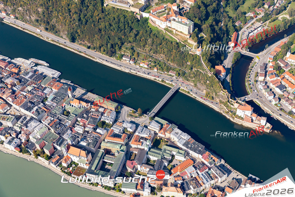 Die Luftbildaufnahme Altstadt - Passau wurde 2020 mittels Flugzeug (keine Drohne) erstellt. Perfekte Schärfe und Druck- Ergebnisse- Garantiert!
