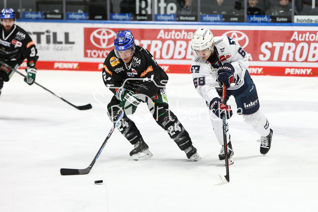 Augsburger Panther - Adler Mannheim | Thomas Joradan TREVELYAN (AEV #24) im Duell mit Fabrizio PILU (MERC #68) / Zweikampf