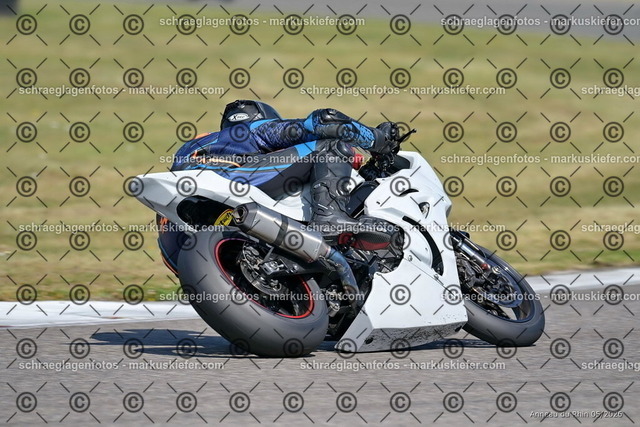 26BT02-0700 | markuskiefer.com - Realisiert mit Pictrs.com