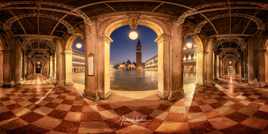 Säulengang am Markusplatz in Venedig (2:1 Panorama) | Andre Wandrei - Nature Artworx - Realisiert mit Pictrs.com