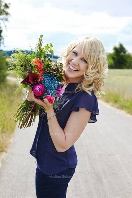 2 | Nadine Schander – Selbstständige Fotografin & professionelle Visagistin Raum Hohenlohe, Öhringen/ Bretzfeld und Neuenstadt ... Spezialisiert auf individuelle Make-up-Looks und hochwertige Fotografie. Business,- Portrait,- Beautyfotografie..