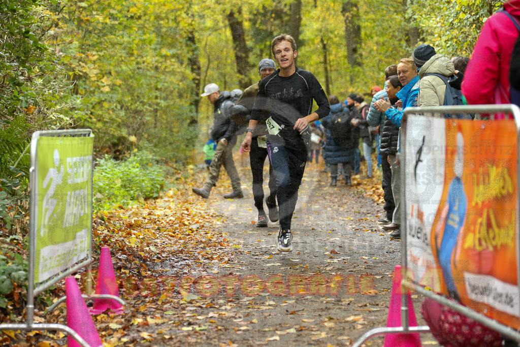 251026_1226_EX1_0376 | Sportfotografie im Rhein-Sieg Kreis, Köln, Bonn, NRW, Rheinland Pfalz, Hessen, etc. Unser Tätigkeitsfeld umfasst den Laufsport vom Volkslauf über den Marathon, Duathlon, Triathon bis zum Ultralauf wie Kölnpfad Ultra oder Schindertrail.
