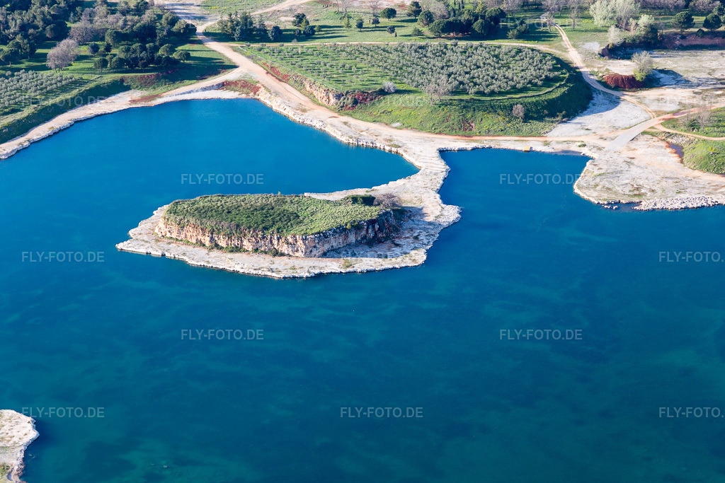 Luftbild: Ortsansicht in Seget im Bundesland Gespanschaft Istrien in Kroatien. Foto: IMG_106095.jpg vom 13.04.2018 durch Werner Riehm/FLY-FOTO.de – Auflösung des Originals: 5472 x 3648 px