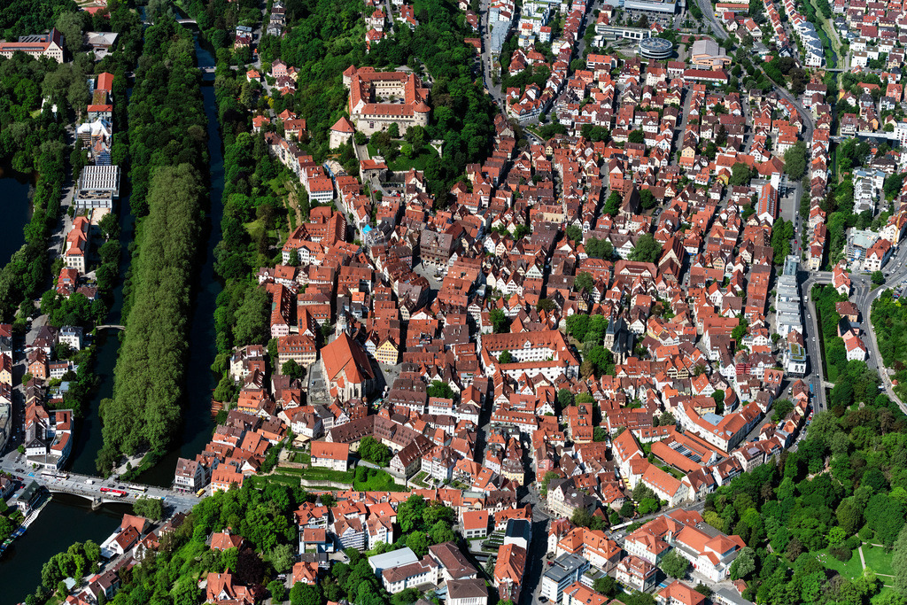 dr__0096858.jpg | TüBINGEN 19.05.2022 Altstadtbereich und Innenstadtzentrum in Tübingen im Bundesland Baden-Württemberg, Deutschland. // Old Town area and city center in Tuebingen in the state Baden-Wurttemberg, Germany. Foto: Daniel Reiter