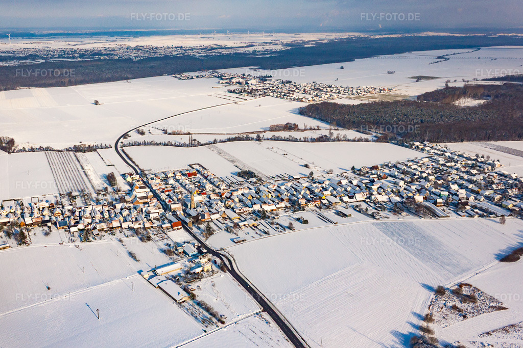 Luftbild: Ortsansicht von Südwesten im Winter bei Schnee in Erlenbach bei Kandel im Bundesland Rheinland-Pfalz in Deutschland. Foto: IMG_35962.jpg vom 18.12.2010 durch Werner Riehm/FLY-FOTO.de