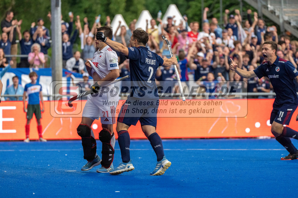 Final4_20250531-1924-HK108182 | Krefeld, Deutschland, 31.05.2025:  Feldhockey Final4 2025 – „Deutsche Feldhockey-Meisterschaften 2025“ im Gerd-Wellen-Hockeyanlage am 31.05.2025 in Krefeld, Deutschland. (Foto von Kramhöller/Fehrmann/Kaste)Krefeld, Germany, 31.05.2025: Feldhockey Final4 2025 – „Deutsche Feldhockey-Meisterschaften 2025“ in Gerd-Wellen-Hockeyanlage at 31.05.2025 in Krefeld, Deutschland. (Foto from Kramhöller/Fehrmann/Kaste)