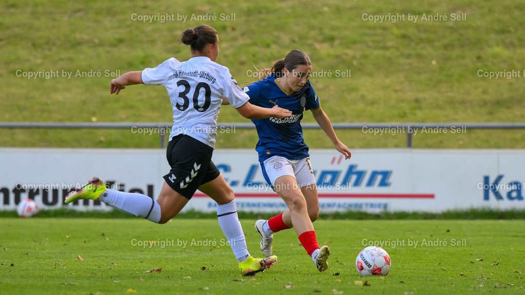 Holstein Kiel vs SV Henstedt-Ulzburg | Arjela Lako (Holstein #17) vs Sophia Schalke (SVHU #30) / Fußball-Regionalliga Nord Frauen 2025/2026 / Holstein Kiel vs SV Henstedt-Ulzburg / Waldwiese / Kiel / 14.09.25 - Realisiert mit Pictrs.com