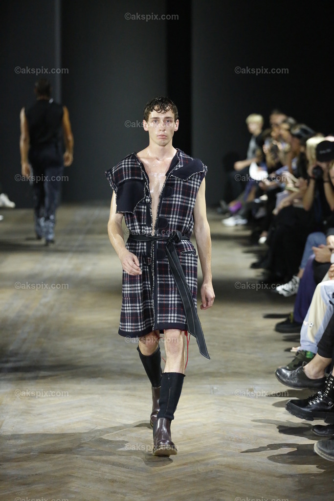 LML Studio auf der  MBFW Spring/Summer 2023 | Mercedes-Benz Fashion Week (MBFW)  Frühling / Sommer 2023 im Hotel Telegraphenamt Berlin in Berlin-Mitte. Die Kollektionen von LML Studio auf der MBFW Spring/Summer 2023. Das Bild zeigt Models mit der Kollektion von LML Studio.