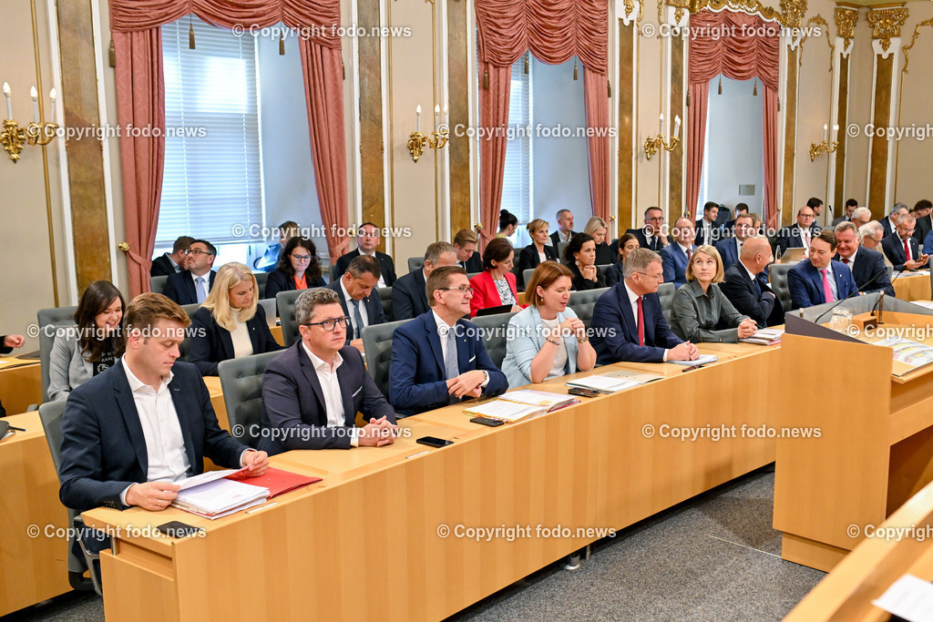 Landhaus Linz_ Promenade_ Landtagssitzung_ 24.10.2024-89 | 24.10.2024, Landhaus Linz AUT, Promenade, Landtagssitzung, im Bild Mitglieder der Ooe Landesregierung - LR Stefan Kaineder (Die Gruenen), LR Michael Lindner (SP), LR Markus Achleitner (VP), LRin Michaela Langer Weninger (VP), LH Thomas Stelzer (VP, Landeshauptmann Ooe), LH-StvIn Christine Haberlander (VP), LR Christian Doerfel (VP), LH-Stv. Manfred Haimbuchner (FP), LR Guenther Steinkellner (FP)