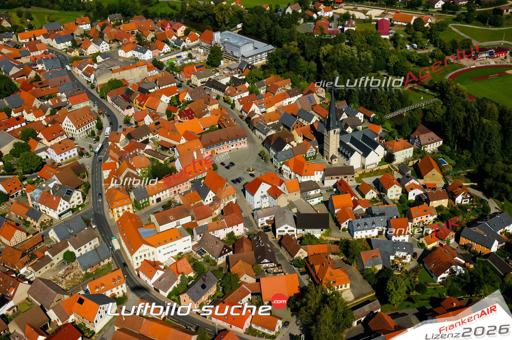 Die Luftaufnahme der Stadt Baunach wurde vom UL-Flugzeug heraus erstellt ( keine Drohne )- hohe Auflösung für beste Qualität