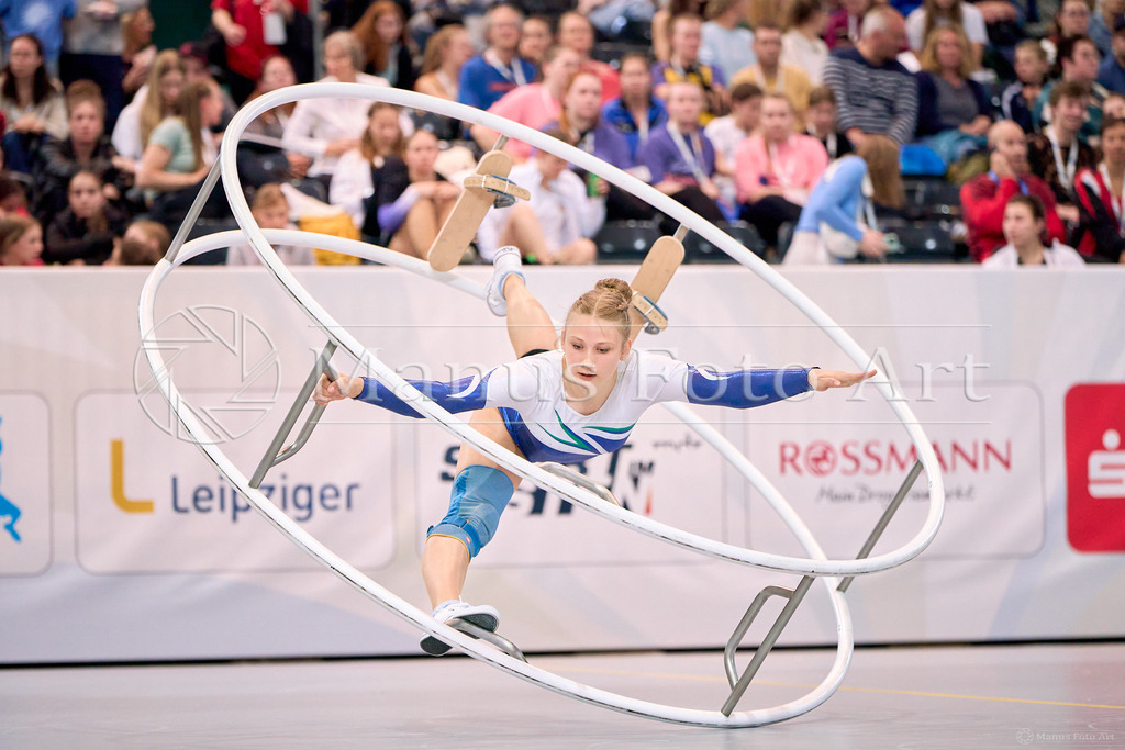 A-DSC04068 | Professionelle Sportfotografie in Hamburg, Schleswig-Holstein und Niedersachsen – spezialisiert auf Rhönrad, Geräteturnen, Leistungsturnen und rhythmische Sportgymnastik. Bundesweite Begleitung von Rhönrad-Events. Jetzt Sport-Fotos - Realisiert mit Pictrs.com