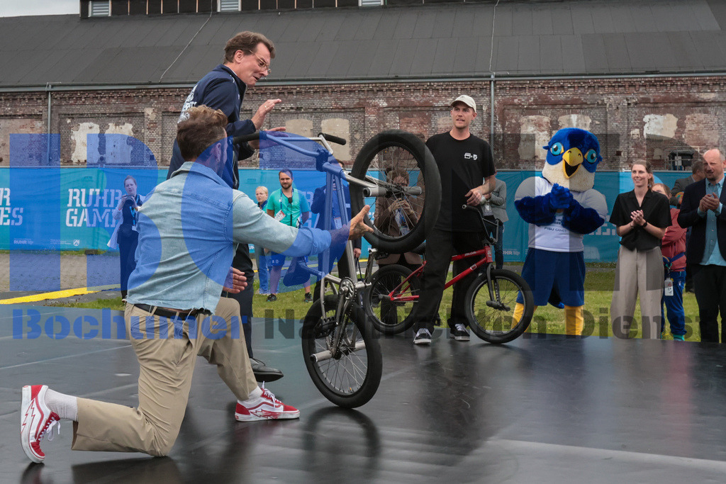 SES_TTG3X320250717-184 | bond - Realisiert mit Pictrs.com