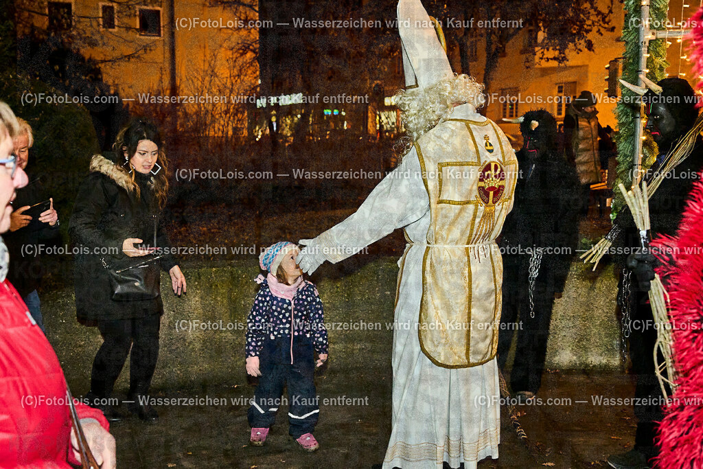 ALP7587_Wieselburger Advent_Nikolaus | (C)FotoLois.com, Alois Spandl, Wieselburger Advent im Schlosspark, Besuch durch den Hl. Nikolaus und seinen Krampussen, Sa 3. Dezember 2022.