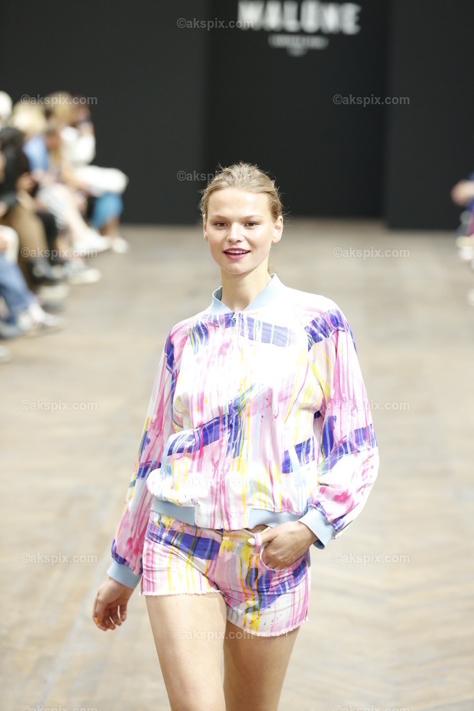 Malūne by Frida Weyer auf der  MBFW Spring/Summer 2023 | Mercedes-Benz Fashion Week (MBFW)  Frühling / Sommer 2023 im Hotel Telegraphenamt Berlin in Berlin-Mitte. Die Kollektionen von Malūne by Frida Weyer auf der MBFW Spring/Summer 2023. Das Bild zeigt Models mit der Kollektion von Malūne by Frida Weyer.
