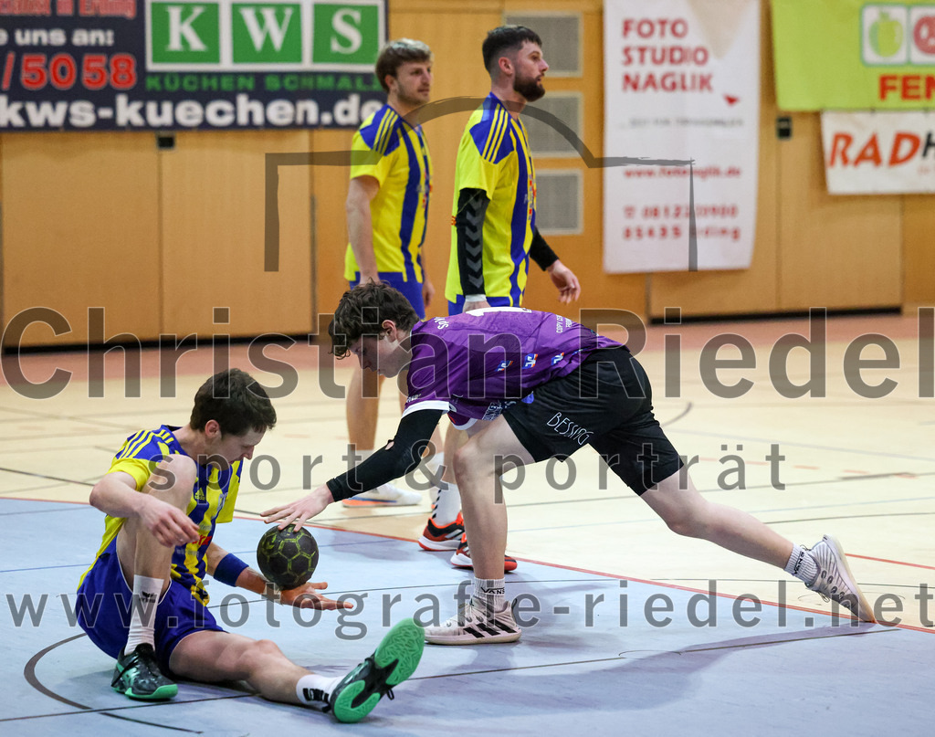 2023-03-11_071_SpVgg_Altenerding_gegen_SSG_Metten | Erding, Deutschland, 11.03.2023:
Handball, Bezirksoberliga Männer 2022 / 2023, 17. Spieltag, SpVgg Altenerding gegen SSG Metten, Endergebnis: 26:22

Patrick Sigl (SSG Metten, #99), Tim Steininger (SpVgg Altenerding, #10)

Foto: Christian Riedel / fotografie-riedel.net
