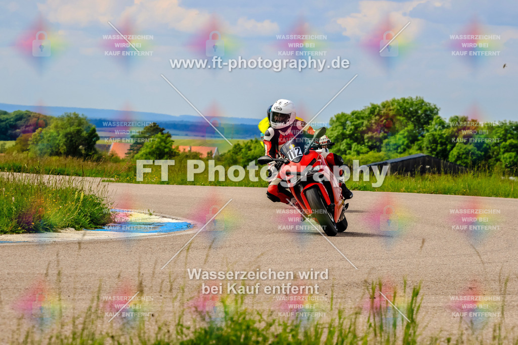 MotoTeam-0979 | Hier findet Ihr Bilder von Touristenfahrten auf der Nürburgring Nordschleife oder von anderen Veranstaltungen die ich besucht habe. Viel Spass beim Durch Schauen 