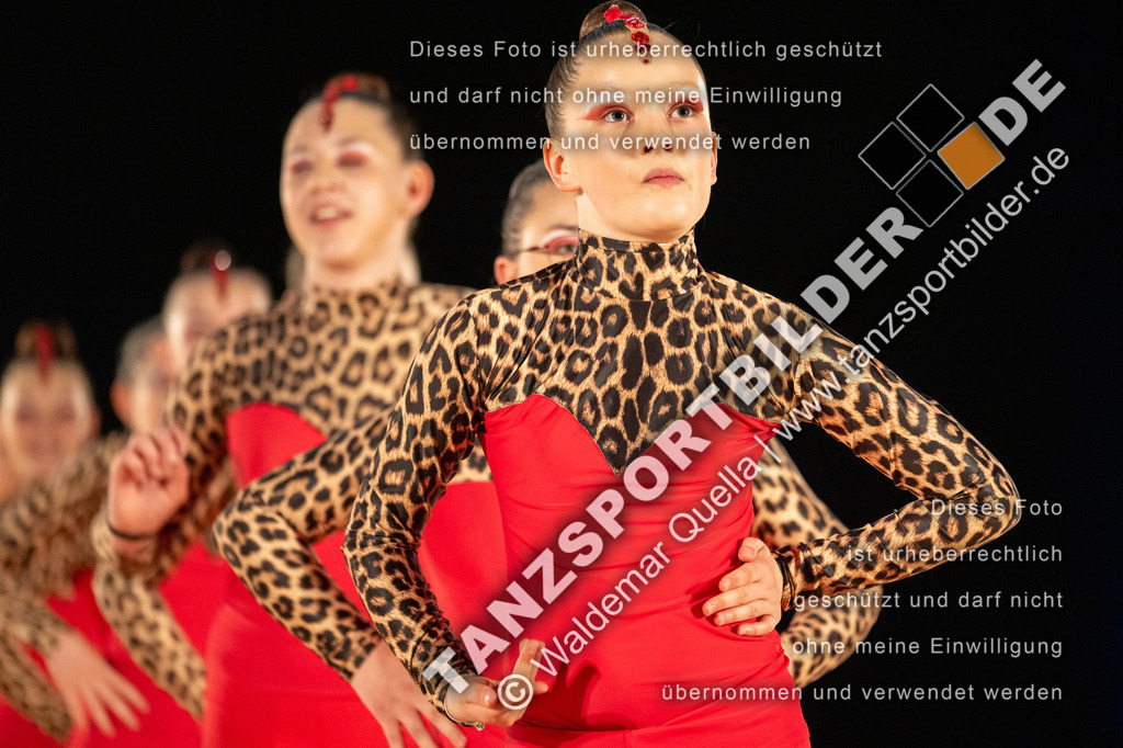 20250504-01044 | Hier finden Sie Tanz Bilder vom Latein und Standard Formationen tanzen. Sportbilder vom Tanzsport. Schöne Fotos und von Weltmeisterschaft, Europameisterschaft, Bundesliga, Regionalliga, Oberliga und Landesliga sowie von GOC Stuttgart, DanceComp, WM Bremen