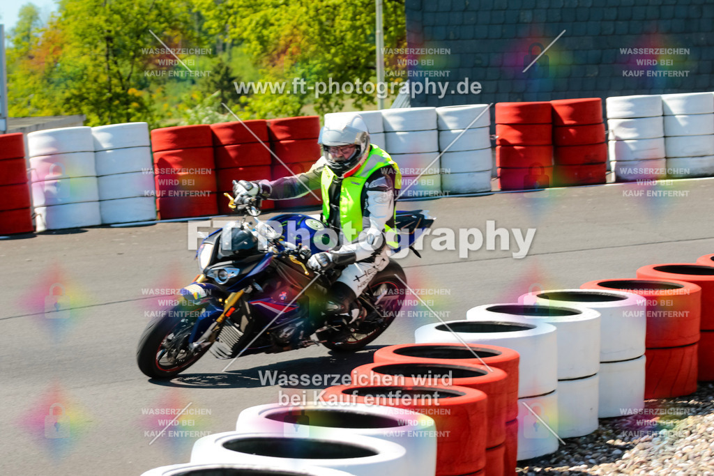 Moto-TeamOBK-22479 | Hier findet Ihr Bilder von Touristenfahrten auf der Nürburgring Nordschleife oder von anderen Veranstaltungen die ich besucht habe. Viel Spass beim Durch Schauen 
