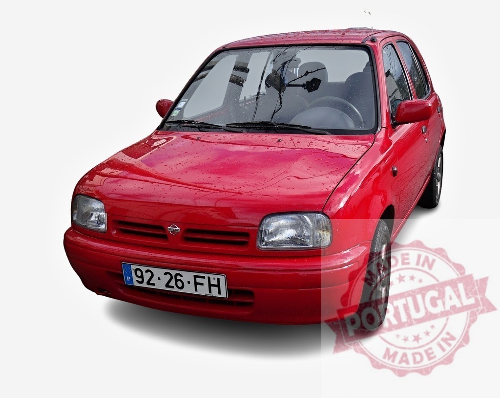 Red Nissan Micra shining after the rain | Small red city car parked after the rain with drops reflecting the sky - Realized with Pictrs.com