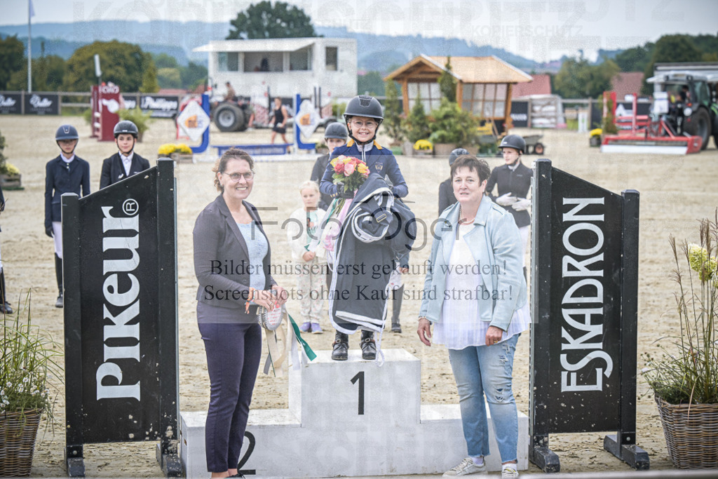 DOS_0039 | Entdecke hochwertige Reitturnierfotos von Foto Oger. Professionell, emotional und authentisch – jetzt Lieblingsmomente im Shop bestellen.Deutschlandweite Turnierfotografie. - Realisiert mit Pictrs.com