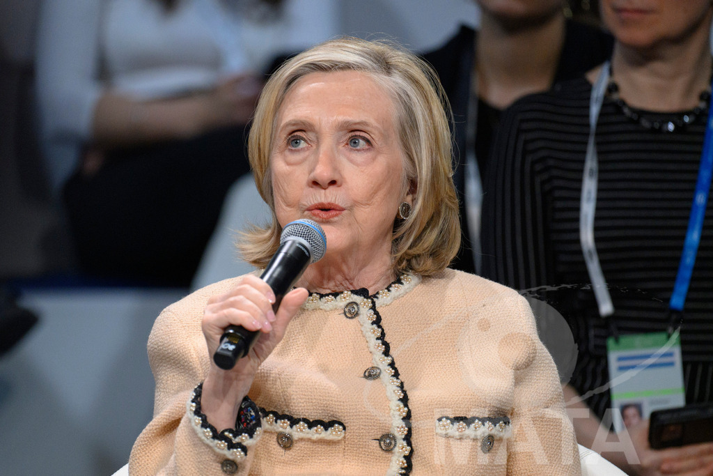 _DWA0251 | Die US-Politikerin Hillary Clinton auf der Veranstaltung Girls Just Want to Have Fundamental Rights: Fighting the Global Pushback im Rahmen der Münchner Sicherheitskonferenz 2026. München, 14.02.2026 Bayern Deutschland - Realisiert mit Pictrs.com