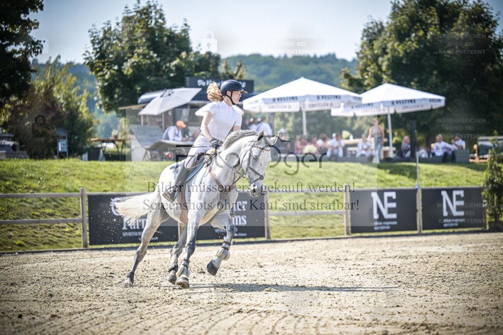 DOS_3282 | Entdecke hochwertige Reitturnierfotos von Foto Oger. Professionell, emotional und authentisch – jetzt Lieblingsmomente im Shop bestellen. - Realisiert mit Pictrs.com