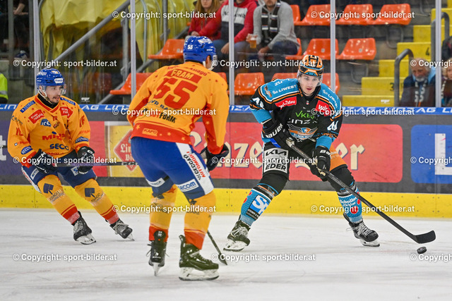 AUT, ICE, Black Wings Linz (AUT) vs Asiago Hockey (ITA) | 01.10.2024, Eishalle Linz, AUT, ICE Eishockey Liga, Black Wings Linz (AUT) vs Asiago Hockey (ITA), im Bild Michele Stevan of Migross Supermercati Asiago Hockey, Jason Jie Fram of Migross Supermercati Asiago Hockey, Graham Knott of Steinbach Black Wings Linz// ICE win2day Hockey League Match between Black Wings Linz (AUT) vs Asiago Hockey (ITA) in Linz, Austria on 2024/10/01
