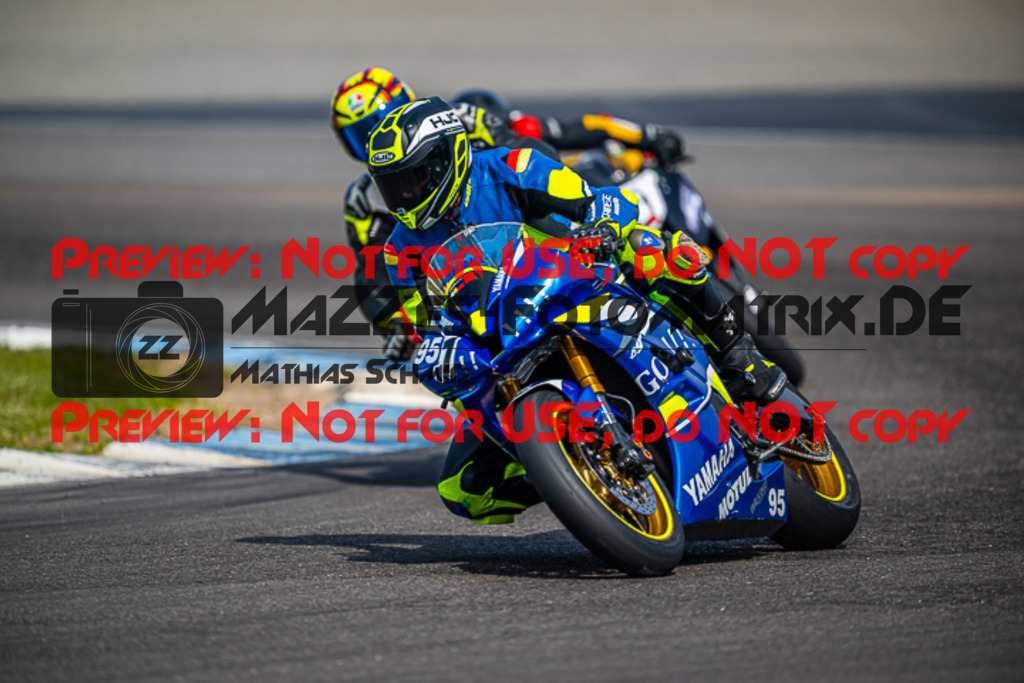 MaZZes_FotoMatrix_230410_8178 | ROT