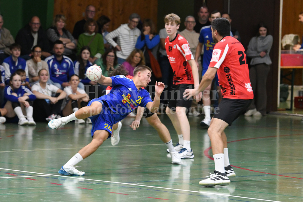 SSG Metten : VfL Waldkraiburg | feuert aus allen Lagen: Leonard Reiszky (SSG Metten #24) - Realisiert mit Pictrs.com