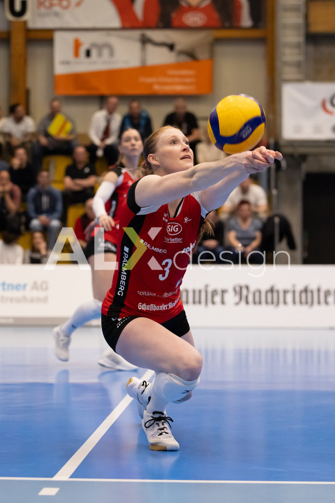 Volleyball I Frauen I Saison 2025-2026 I Volleyball NLA | Women I 1/2 Finals I  VC Kanti Schaffhausen - Sm'Aesch Pfeffingen I 18.03.2026 | 3 Sydney Cole (USA) (VC Kanti Schaffhausen) – Pass / Zuspiel - Realisiert mit Pictrs.com