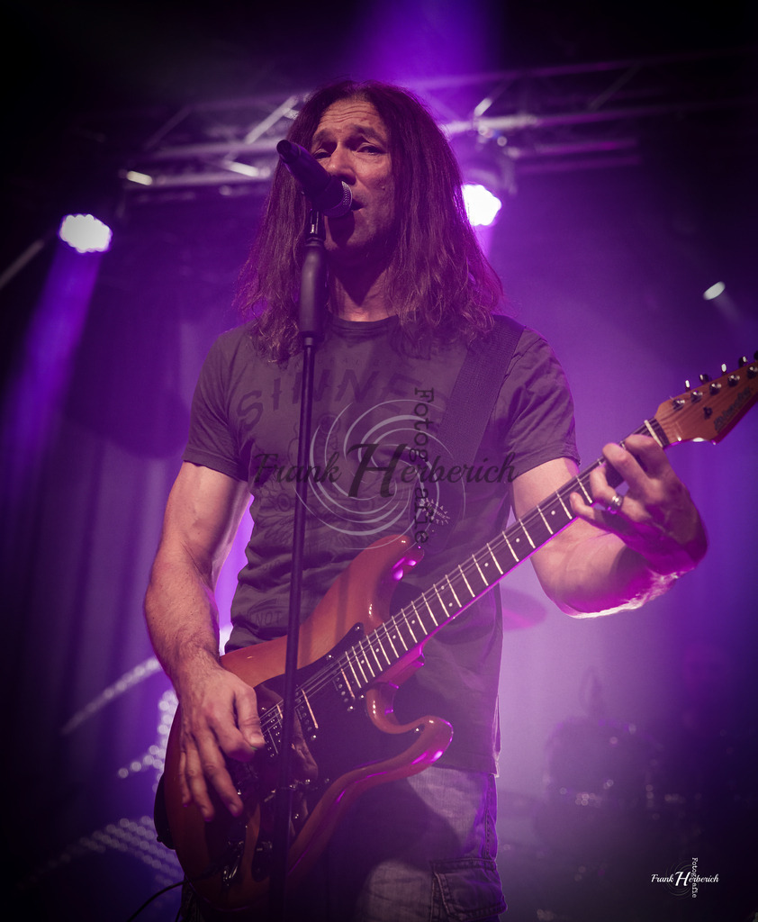 Justice Geiselwind 31.10.2025 | Frank Herberich Fotografie, Frank Herberich, Fotografie, Hochzeit, Portrait, St. Peter Ording, Ording, Westerhever, Nordsee, Frank Fotografie, Hardheim,  Odenwald,Walldürn, Band,Eventfotografie - Realisiert mit Pictrs.com