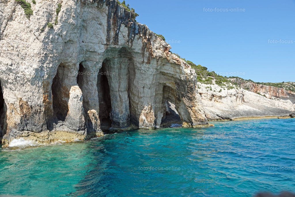 SurfCaves | Landscape photography, spectacular waves, Atlantic Ocean, Baltic Sea