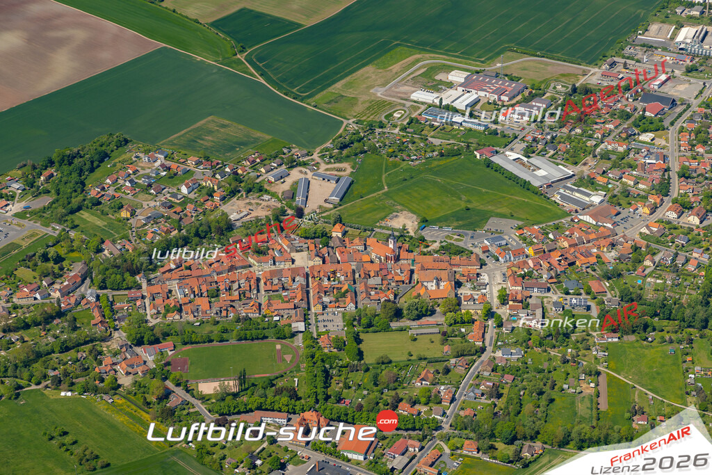 Das Luftbild der Stadt Römhild wurde 2022 vom Flugzeug heraus erstellt (keine Drohnen-Aufnahmen) Aufnahmehöhe ca.450 Meter- hohe Bildauflösung und Druck-Qualität. Garantiert!