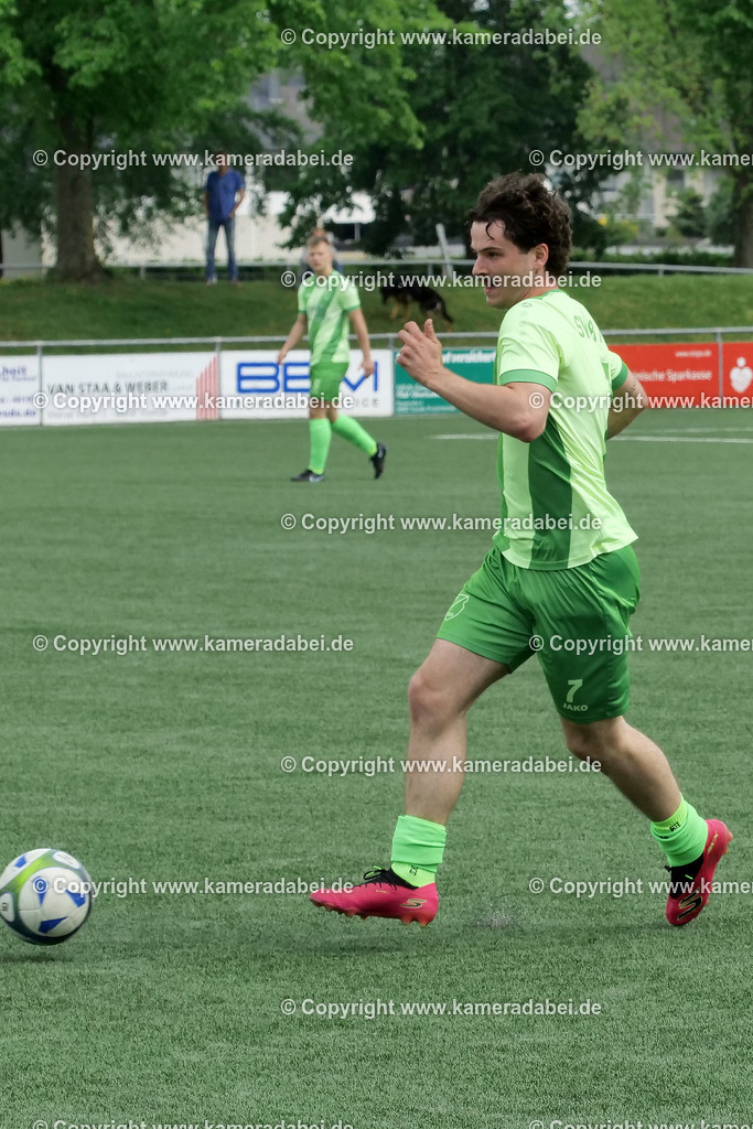 Fußball : Bezirksliga : SV 08/29 Friedrichsfeld - Borusia Veen am 10.05.2026 in Voerde Friedrichsfeld | Fußball : Bezirksliga : SV 08/29 Friedrichsfeld - Borusia Veen am 10.05.2026 in Voerde Friedrichsfeld - Realisiert mit Pictrs.com