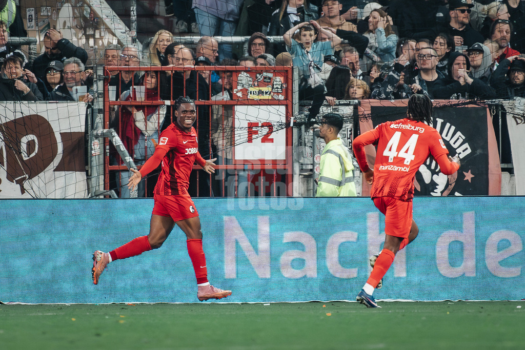 Fußball | Männer | Saison 2025/2026  | Fußball-Bundesliga | 27. Spieltag | FC St. Pauli vs. SC Freiburg | 22.04.2026 | Torjubel Cyriaque Irié (#22, SC Freiburg) Tor wird Abseits gewertet nach Videobeweis VAR
