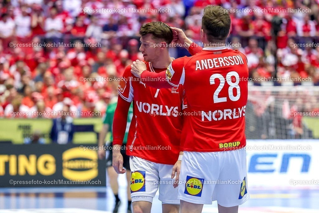 EHF20012602025 | 20.01.2026, Handball, Men's EHF EURO 2026, Dänemark - Portugal, Jyske Bank Boxen in Herning, Dänemark, Preliminary Round:  Emil Jakobsen (Denmark #07) enttäuscht Enttäuschung neben  Lasse Bredekjaer Andersson (Denmark #28) 