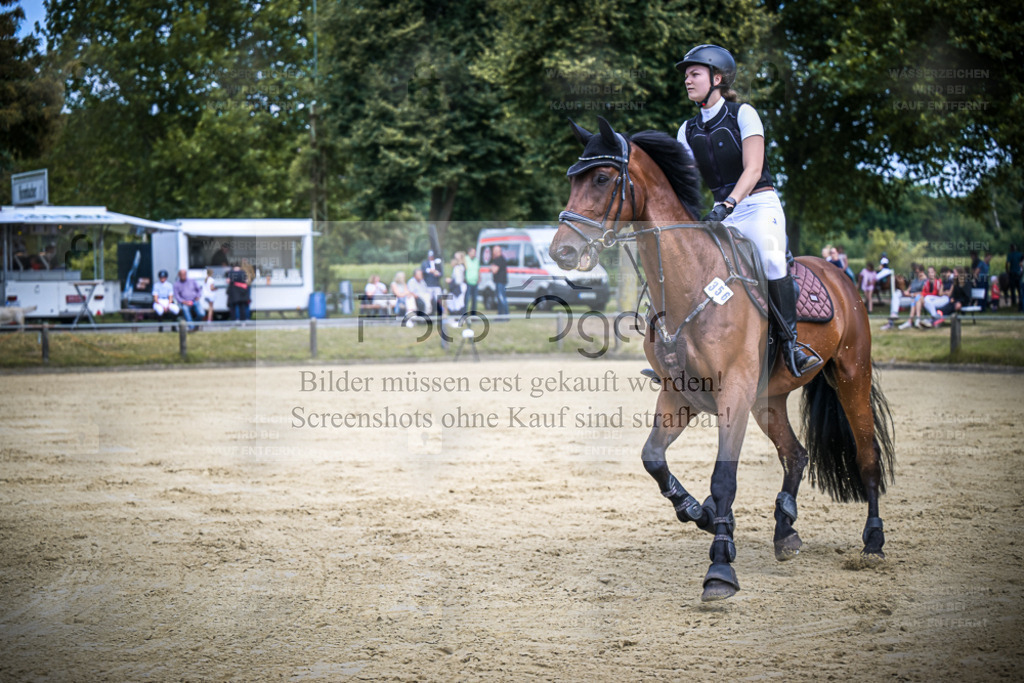 DOS_9580 | Entdecke hochwertige Reitturnierfotos von Foto Oger. Professionell, emotional und authentisch – jetzt Lieblingsmomente im Shop bestellen. - Realisiert mit Pictrs.com