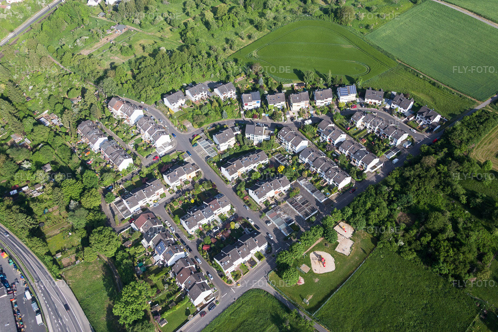 Luftbild: Ortsteil am Mühlberg im Ortsteil Windecken in Nidderau im Bundesland Hessen in Deutschland. Foto: IMG_088823.jpg vom 20.05.2016 durch Werner Riehm/FLY-FOTO.de