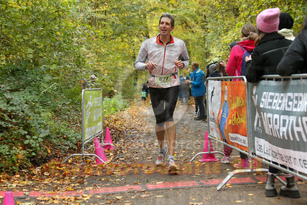 251026_1229_EX1_0517 | Sportfotografie im Rhein-Sieg Kreis, Köln, Bonn, NRW, Rheinland Pfalz, Hessen, etc. Unser Tätigkeitsfeld umfasst den Laufsport vom Volkslauf über den Marathon, Duathlon, Triathon bis zum Ultralauf wie Kölnpfad Ultra oder Schindertrail.