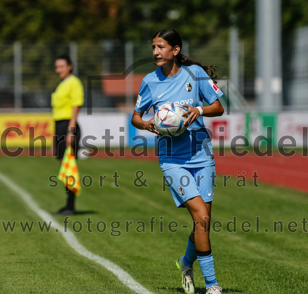 2023-09-09_030_FC_Bayern_Muenchen_gegen_SC_Freiburg | Aschheim, Deutschland, 09.09.2023:
Fußball, B-Juniorinnen-Bundesliga Süd 2023 / 2024, 1. Spieltag, FC Bayern München gegen SC Freiburg, Endergebnis: 4:0

Foto: Christian Riedel / fotografie-riedel.net
