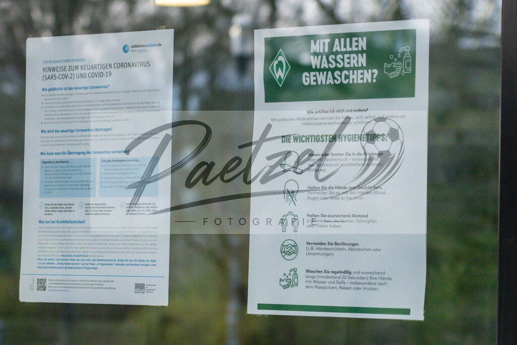 20200318_TRASVW_0018 | Fussball, Herren: . Warnhinweise und Hygienetipps zum Coronavirus am 18.03.2020 in Bremen, Deutschland. - Realisiert mit Pictrs.com