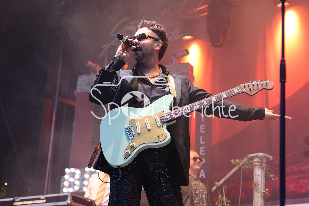 Noiesehausen | Die Band "Roy Bianco &amp; die Abbrunzati Boys" spielen beim Festival "Noisehausen" in Schrobenhausen / Im Bild Gitarrist "Die Abbrunzati Boys"