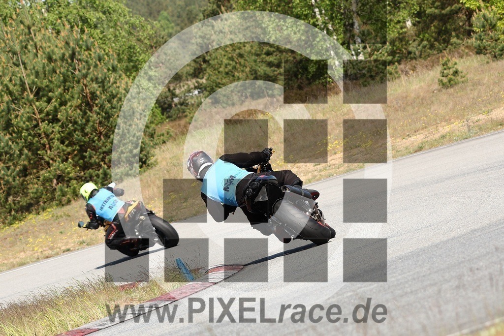 0069-20240502_01379 | Schöne Erinnerungen an spannende Momente - das festzuhalten ist unser Job. PIXELrace.de ist seit 2003 auf den Rennstrecken Europas unterwegs um die Action draußen beim Fahren und die wunderbare Stimmung imm Fahrerlager für euch einzufangen.