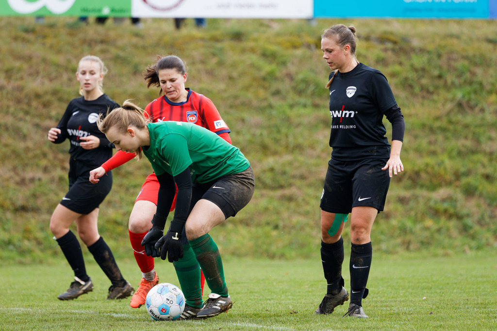 HOHFCH_251109_8494 | 1.FC Heidenheim 1846 II vs. GAST, Fußball, Frauen, Bezirksliga, 2025/2026, X. Spieltag, 03.10.2025 in Heidenheim, Kunstrasen b. Voith-Arena West(Foto: Michael Bulling) - Realisiert mit Pictrs.com