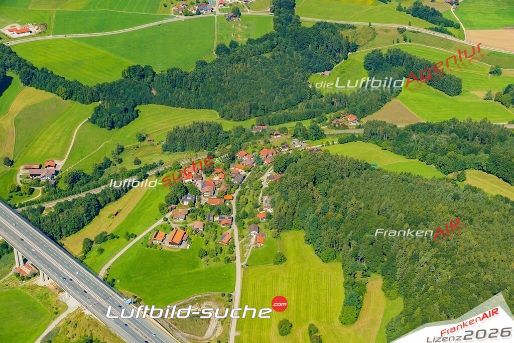 Luftaufnahme  Hasperting  Vachendorf Das Luftbild wurde 2025 vom UL-Flugzeug heraus erstellt ( keine Drohne ) - Hochauflösende Luftaufnahme -Nicht vergleichbar mit Google Maps oder Satelittenbilder- Die Geschenkidee !Mit Lizenz und Bildrechte bestellbar
