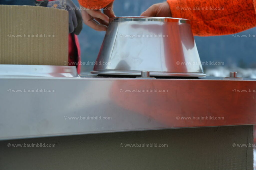 bib-lg08-schornstein-0060 | Nach LV-Leistungsgruppen sortierte Detailfotos über den Bau eines Hauses. Alle Hausbau-Bilder direkt vom Urheber und Autor der Website Haus-Selber-Bauen.com