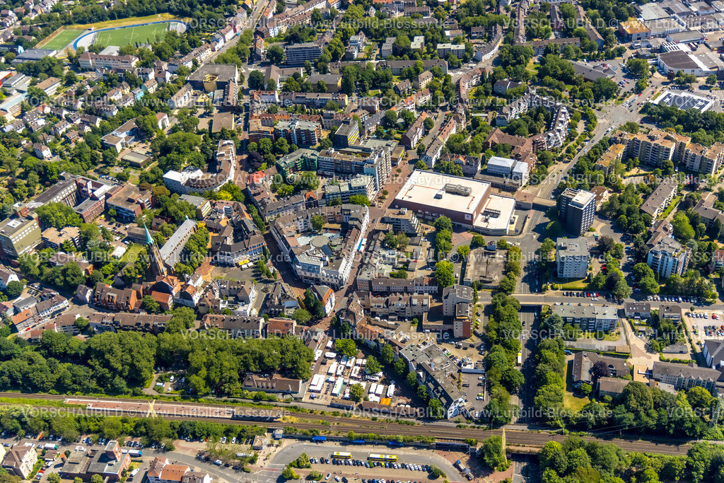 Essen230702735 | Luftbild, Einkaufszentrum Germaniaplatz und Kaufland (weißes Gebäude), Fußgängerzone, Borbeck-Mitte, Essen, Ruhrgebiet, Nordrhein-Westfalen, Deutschland