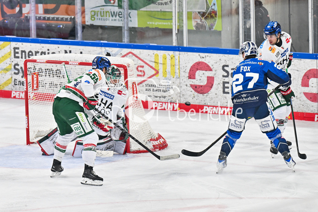 Dresdener Eislöwen - Augsburger Panther | in dieser Szene schiesst Dane FOX (Eislöwen Dresden 27) den Puck an den Pfosten  / DEL: Dresdener Eislöwen - Augsburger Panther; Joynext-Arena am 05.10.2025